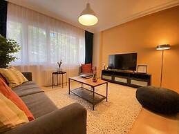 Missafir Chic Flat Near Shopping Malls in Sisli