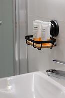 Warsaw Apartment Elekcyjna by Renters