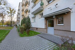 Warsaw Apartment Elekcyjna by Renters