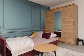 Warsaw Apartment Elekcyjna by Renters