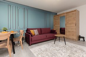 Warsaw Apartment Elekcyjna by Renters