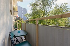 Warsaw Apartment Elekcyjna by Renters