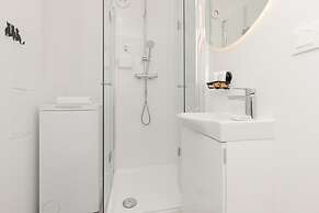Warsaw Apartment Elekcyjna by Renters