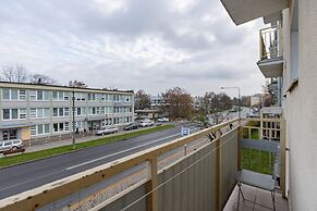 Warsaw Apartment Elekcyjna by Renters