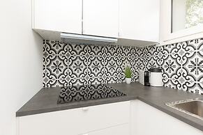 Warsaw Apartment Elekcyjna by Renters