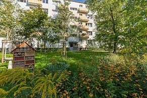 Warsaw Apartment Elekcyjna by Renters