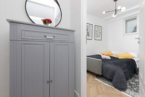 Warsaw Apartment Elekcyjna by Renters