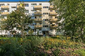 Warsaw Apartment Elekcyjna by Renters