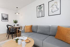 Warsaw Apartment Elekcyjna by Renters