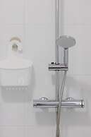 Warsaw Apartment Elekcyjna by Renters