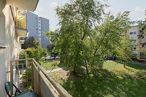 Warsaw Apartment Elekcyjna by Renters