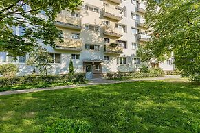 Warsaw Apartment Elekcyjna by Renters