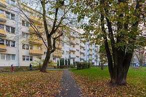 Warsaw Apartment Elekcyjna by Renters