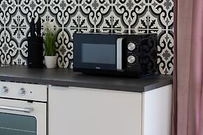 Warsaw Apartment Elekcyjna by Renters