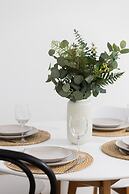 Warsaw Apartment Elekcyjna by Renters