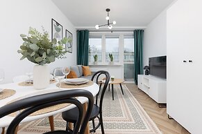 Warsaw Apartment Elekcyjna by Renters