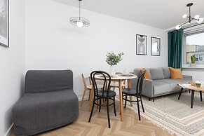 Warsaw Apartment Elekcyjna by Renters