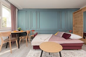 Warsaw Apartment Elekcyjna by Renters