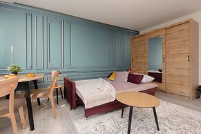 Warsaw Apartment Elekcyjna by Renters