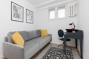 Warsaw Apartment Elekcyjna by Renters