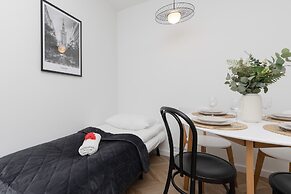 Warsaw Apartment Elekcyjna by Renters