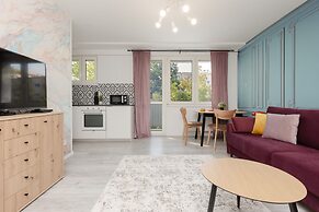 Warsaw Apartment Elekcyjna by Renters