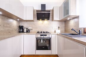 Missafir Exquisite and Central Flat in Nisantasi