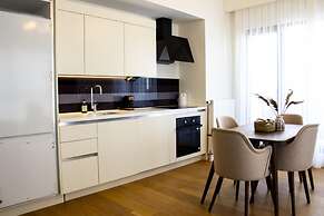 Modern and Cozy Apartment Near Shopping Malls