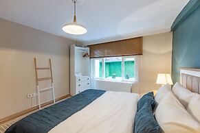 Missafir House With Refreshing Garden in Besiktas