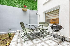 Missafir House With Refreshing Garden in Besiktas