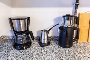 Missafir House With Refreshing Garden in Besiktas