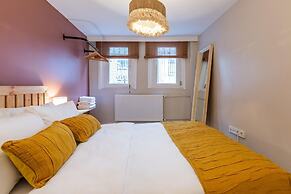 Missafir House With Refreshing Garden in Besiktas