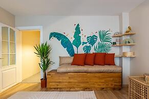 Missafir House With Refreshing Garden in Besiktas