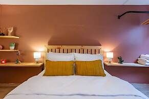 Missafir House With Refreshing Garden in Besiktas