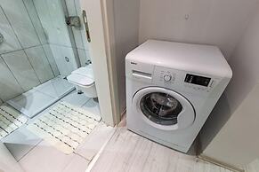 Central and Stylish Flat in the Heart of Kad k y