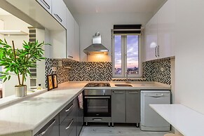 Central and Stylish Flat in the Heart of Kad k y