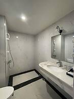 Lotus Hotel & Apartment