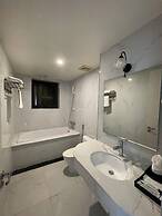 Lotus Hotel & Apartment