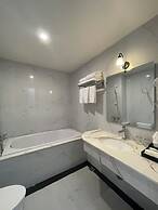 Lotus Hotel & Apartment