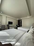 Lotus Hotel & Apartment