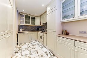 Kensington Queens Gate Apartment