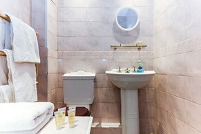 Kensington Queens Gate Apartment