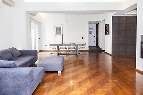 Deluxe Apt. in the Heart of Kolonaki