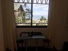 MLB BEACHFRONT APARTMENT