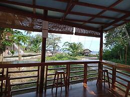 MLB BEACHFRONT APARTMENT