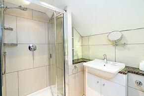 Unique 2 Bedroom Converted Artist's Studio