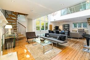 Unique 2 Bedroom Converted Artist's Studio