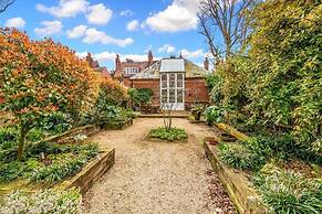 Unique 2 Bedroom Converted Artist's Studio