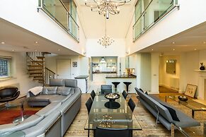 Unique 2 Bedroom Converted Artist's Studio