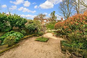 Unique 2 Bedroom Converted Artist's Studio